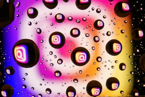 Jak tworzyć opisy pod postami na Instagramie, które angażują i zwiększają zasięg